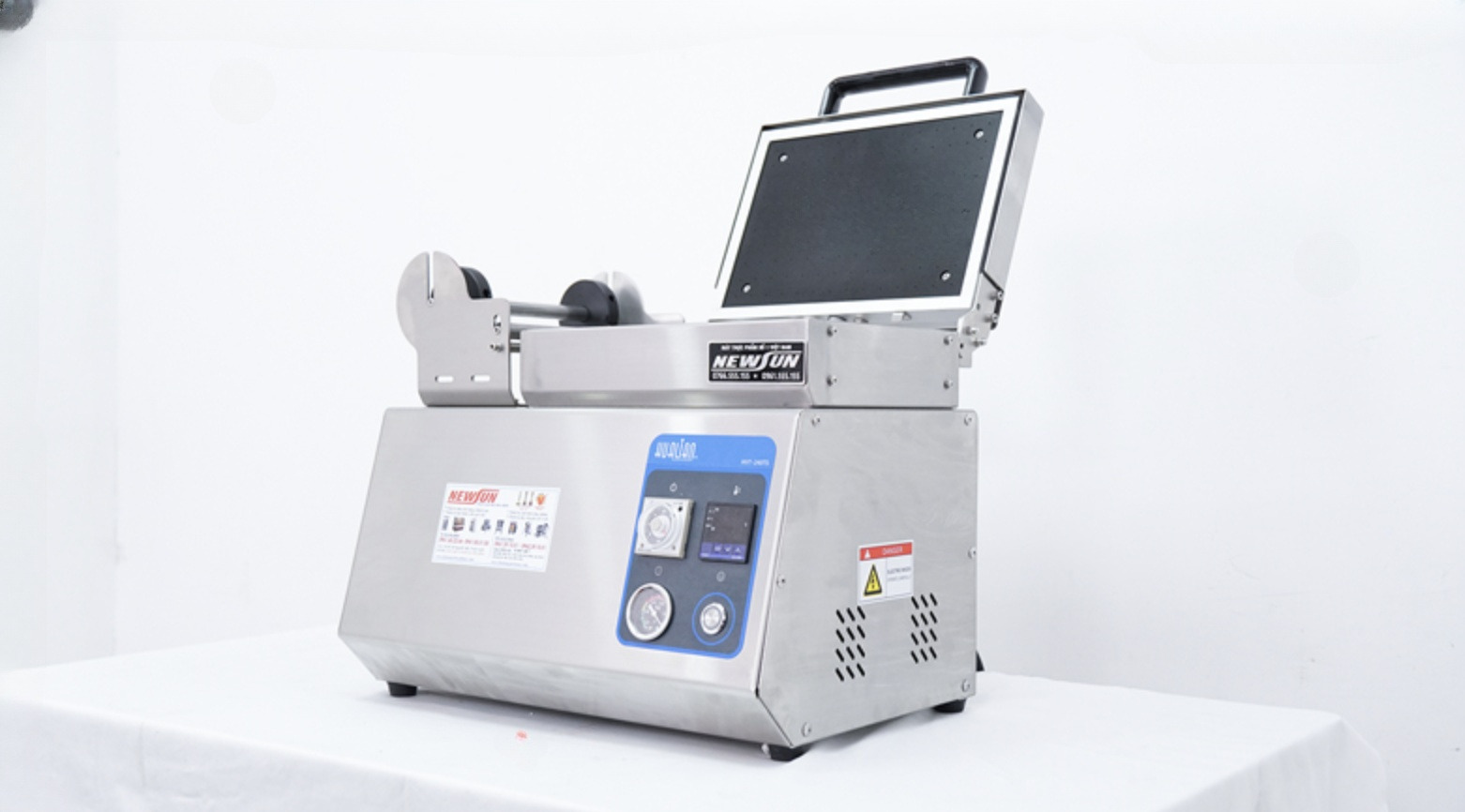 Máy hút chân không sát da HVT-240TS (100-300 khay/giờ)